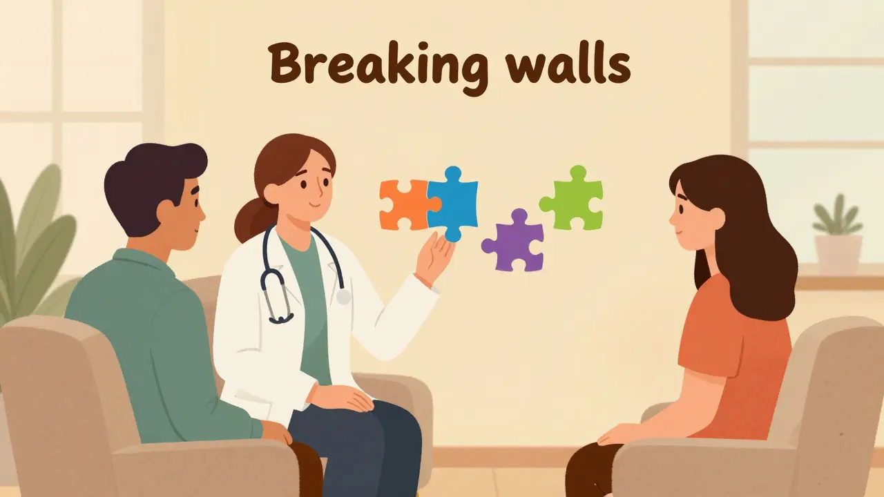 terapeut pomáhá páru najít společnou řeč v útulném a bezpečném prostředí